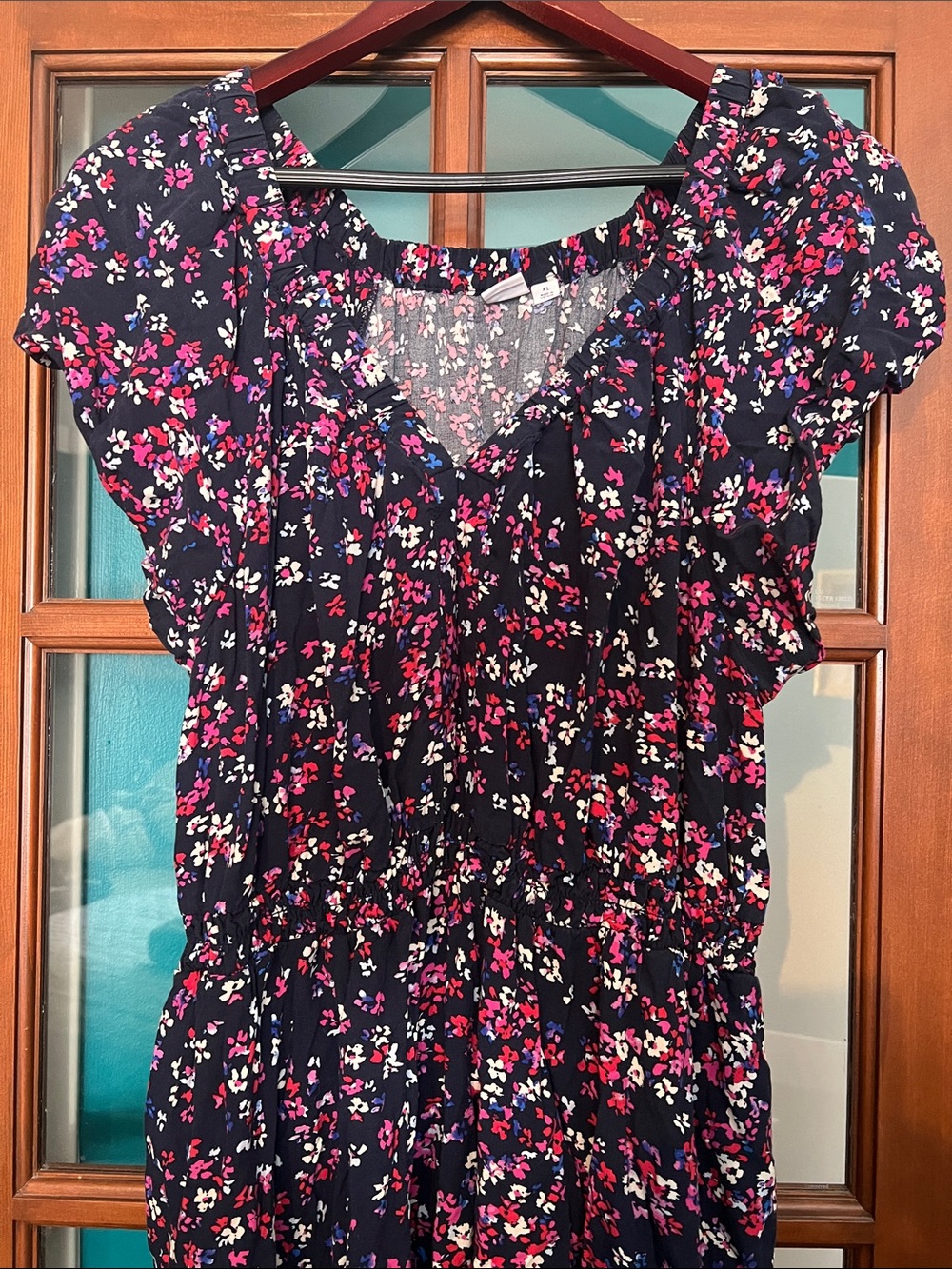 GAP Women’s Navy Floral Print V-Neck Top - Pink & White